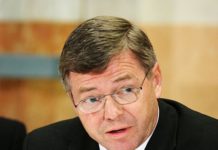 Former Prime Minister of Norway Held Back At US Airport