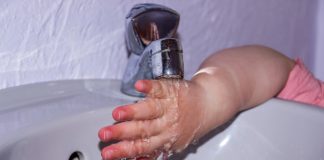 tap water running and toddler washed his hand